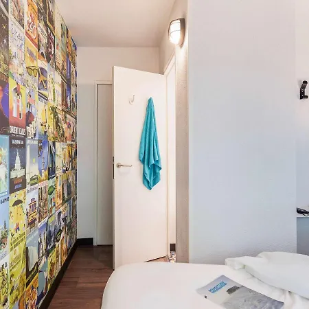 Hotelf1 Centre Devant Les Ponts 3* メス
