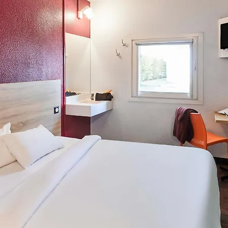 Hotelf1 Centre Devant Les Ponts 3*
