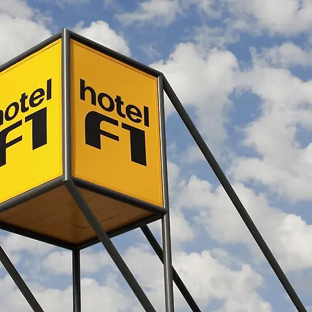 Hotelf1 Centre Devant Les Ponts ホテル メス
