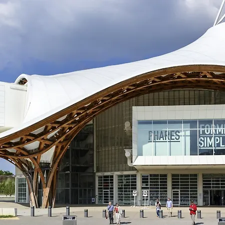 Hotelf1 Centre Devant Les Ponts 3* メス